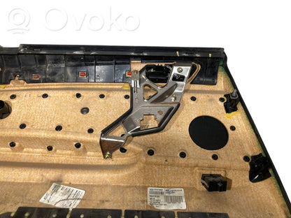 Apšuvums aizmugurējām durvīm