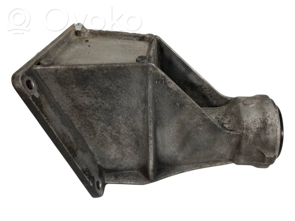 Pusass sakabes gultņa stiprinājums