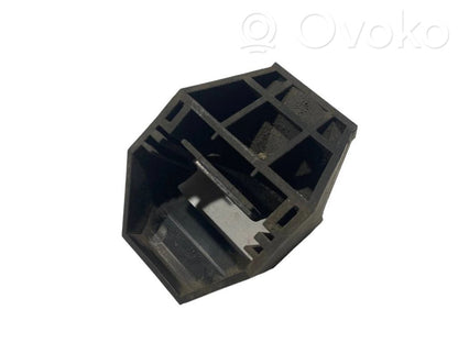 Radiator(s) holder/bracket
