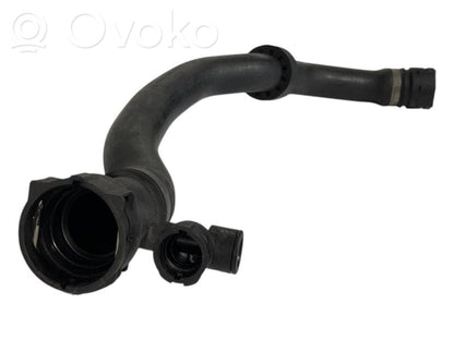 Caurulīte (-es) / šļūtene (-es)