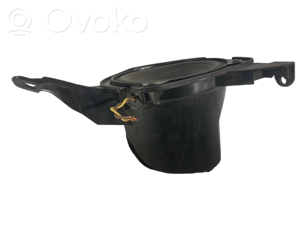 Динамик(и) в передней двери