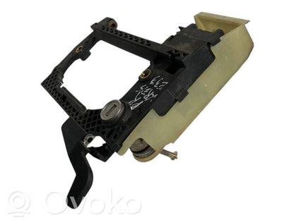 Holder/bracket for external opening handle at the front