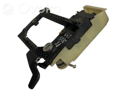 Holder/bracket for external opening handle at the front