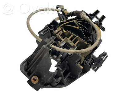 Aizmugurē turētājs / kronšteins ārējam atvēršanas rokturim