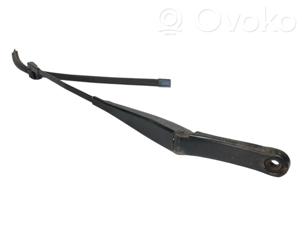 Priekšējā loga tīrītāja kājiņa