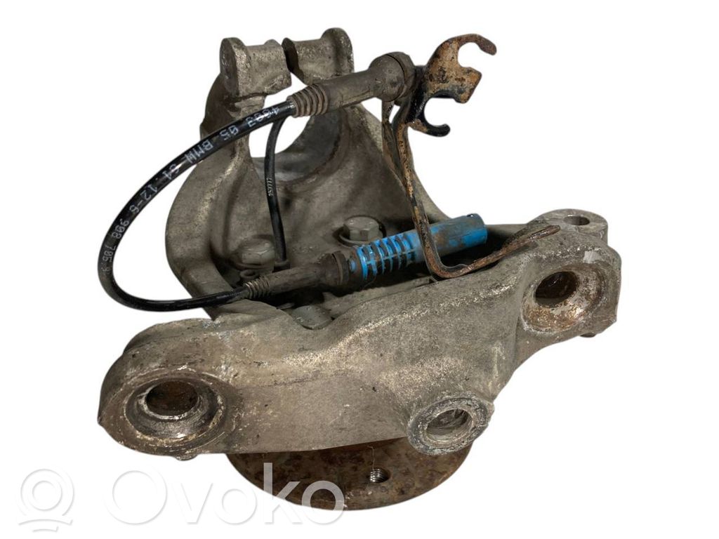 Priekšējā riteņa rumbas vārpstas šarnīrs (stupica, capfa)