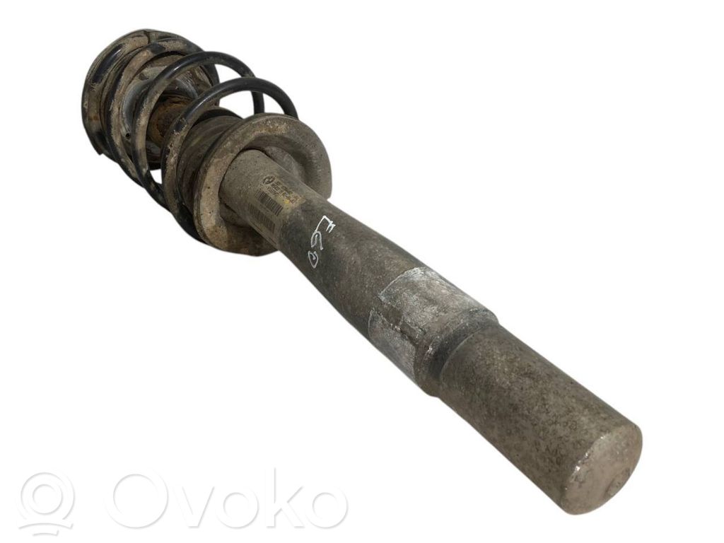 Priekšpusē amortizators ar atsperi