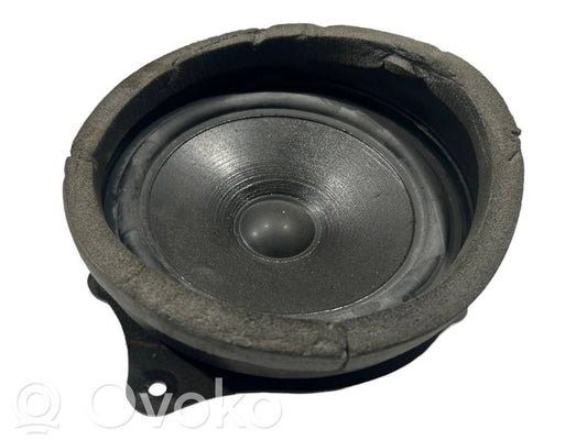 Speaker(s) in front door