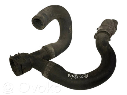Caurulīte (-es) / šļūtene (-es)