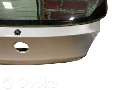 Задняя крышка (багажник)