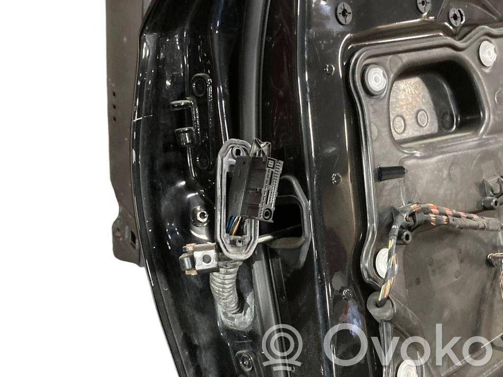 Задняя дверь