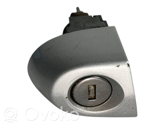 Lock (at the handle)