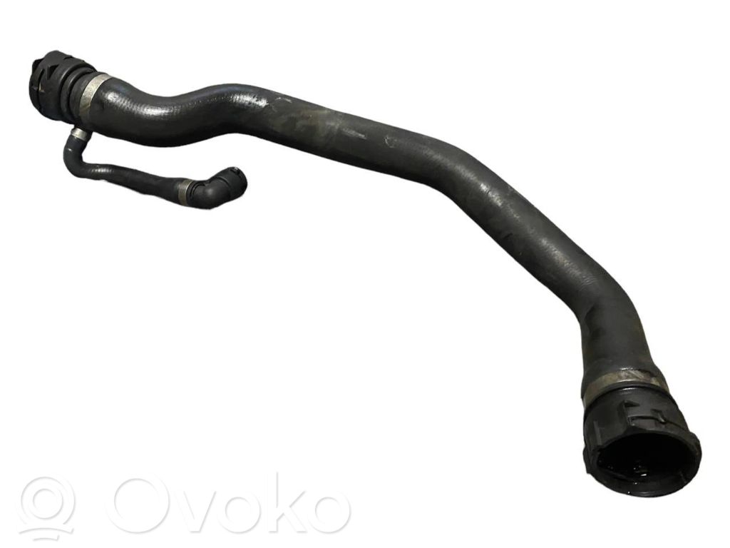 Caurulīte (-es) / šļūtene (-es)