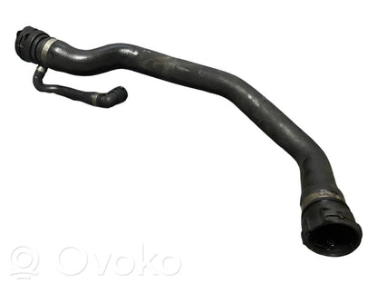 Caurulīte (-es) / šļūtene (-es)