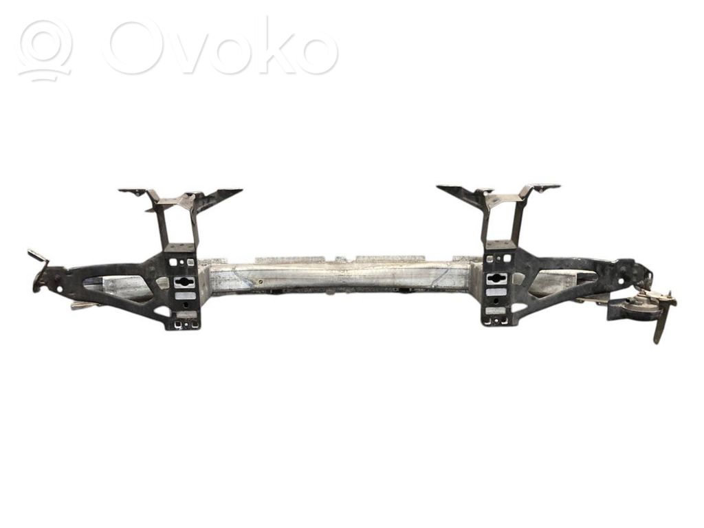 Priekšpusē bampera sija / balka