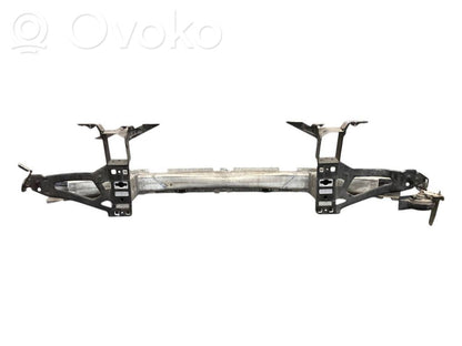 Priekšpusē bampera sija / balka