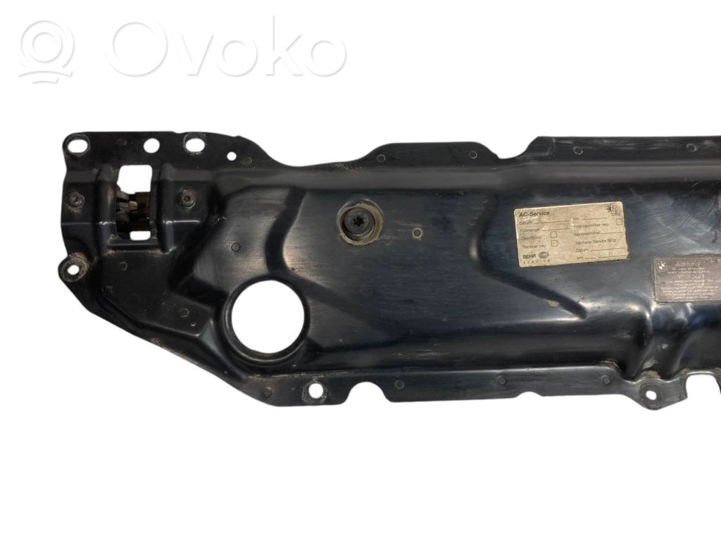 Radiatoru paneļa augšējā daļa (televizors)