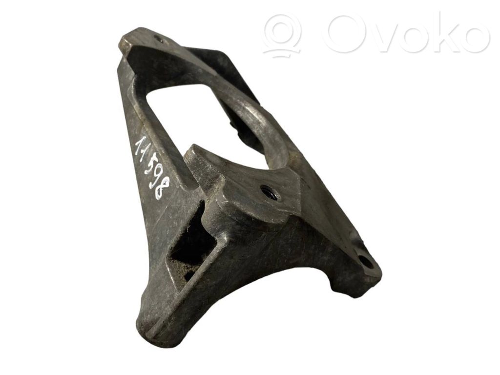 Engine mounting bracket