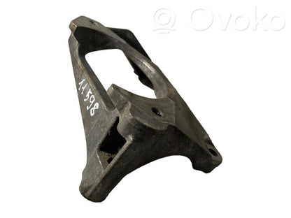 Engine mounting bracket