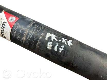 Priekšpusē amortizators ar atsperi