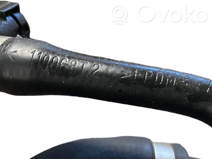 Caurulīte (-es) / šļūtene (-es)