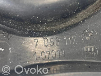 Dzinēja pārsega attaisīšanas rokturītis