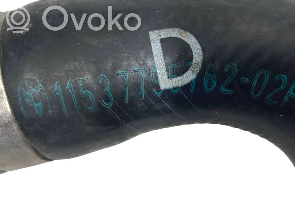 Caurulīte (-es) / šļūtene (-es)