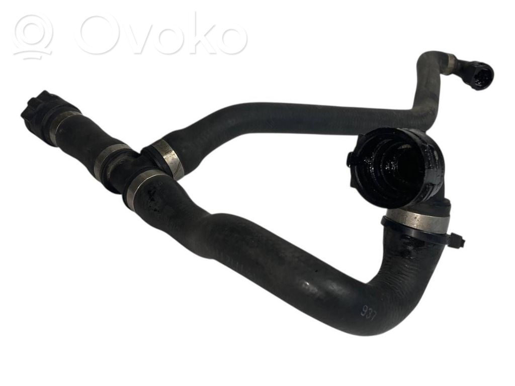 Caurulīte (-es) / šļūtene (-es)