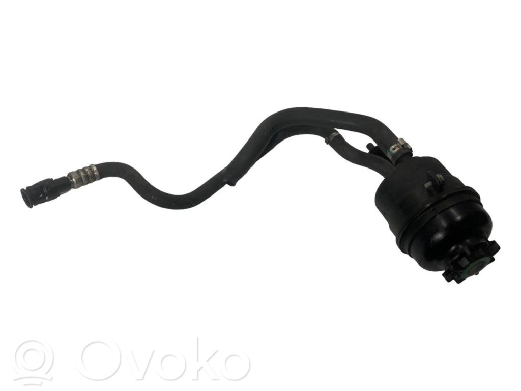 Stūres pastiprinātāja šķidruma tvertne