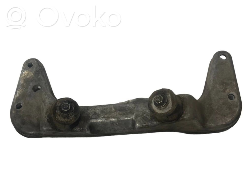 Transmission mounting bracket