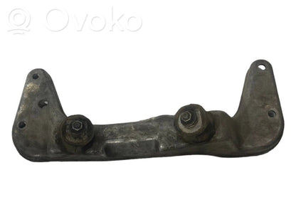 Transmission mounting bracket