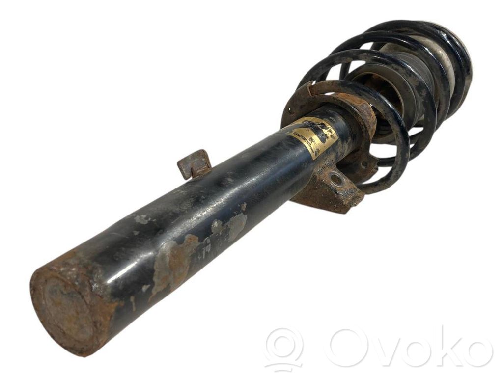 Priekšpusē amortizators ar atsperi