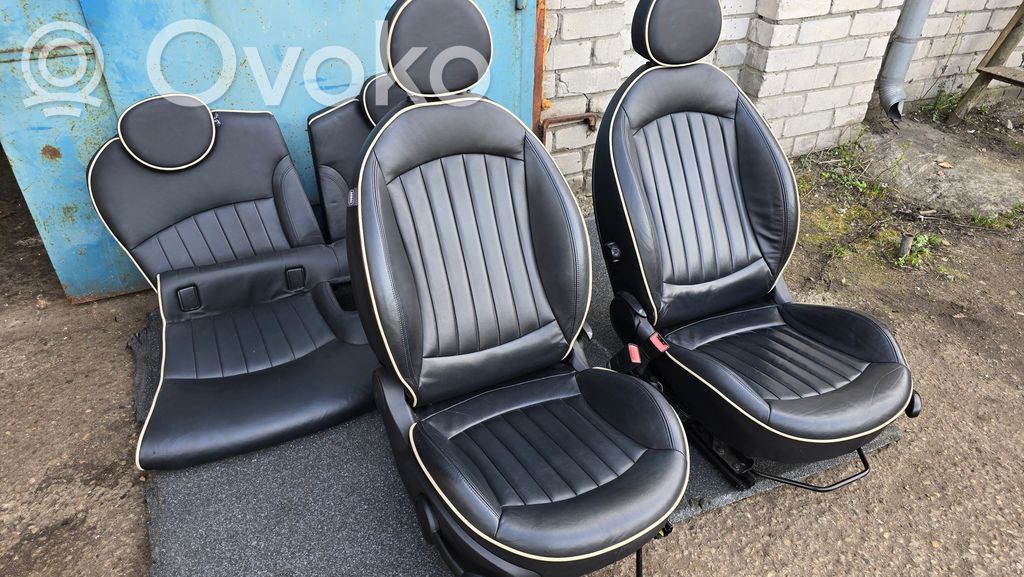 Salona daļu komplekts