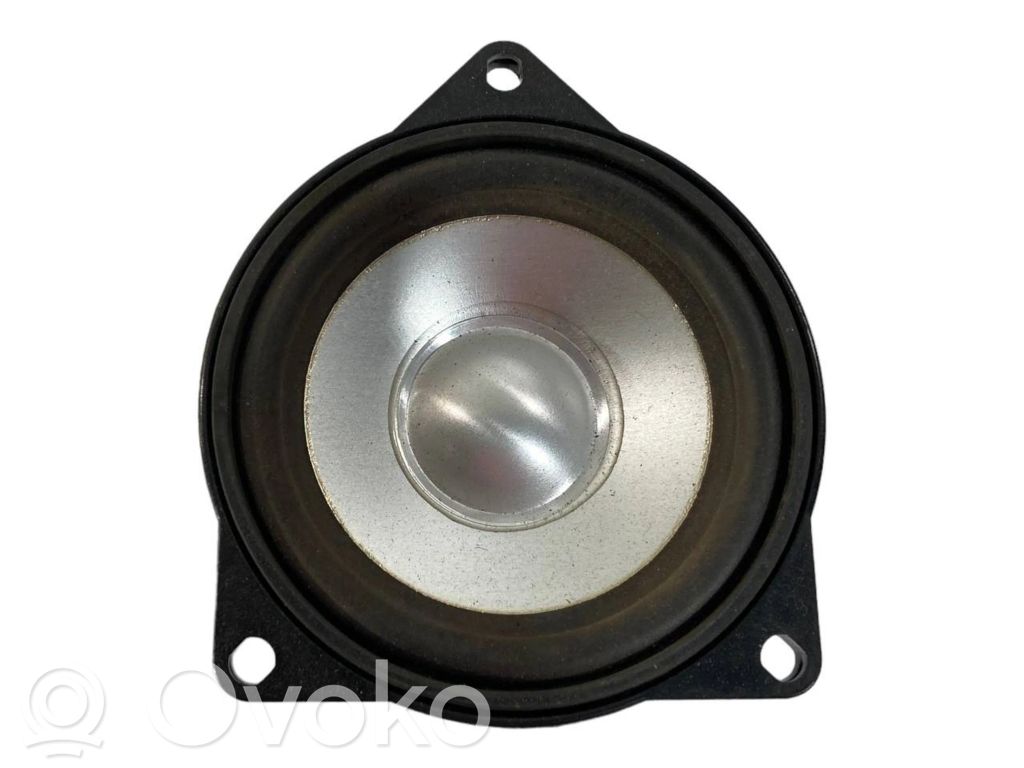 Skaļrunis (-i) priekšējās durvīs