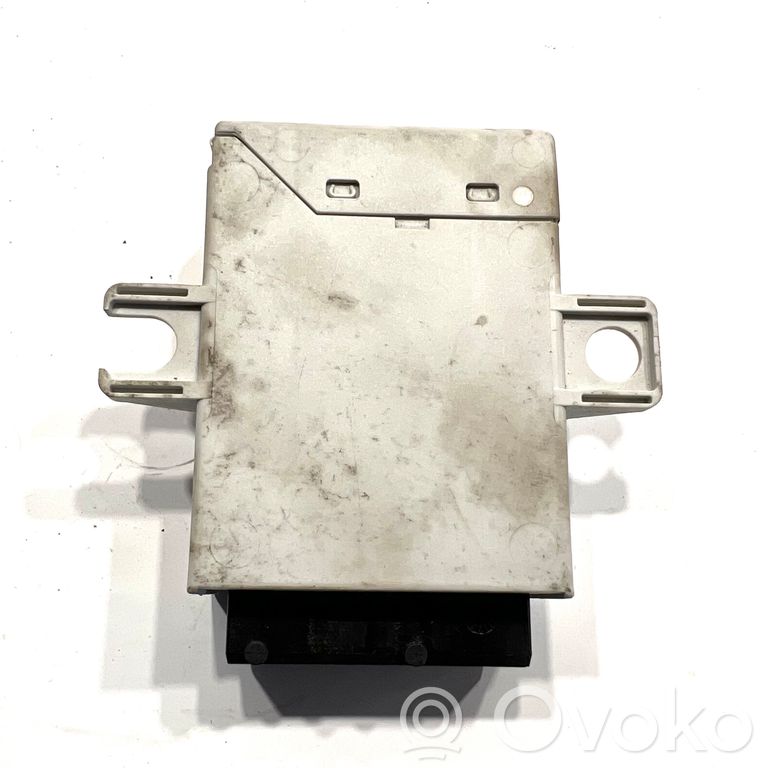 Piekabes āķa vadības bloks