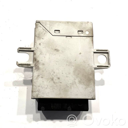 Piekabes āķa vadības bloks