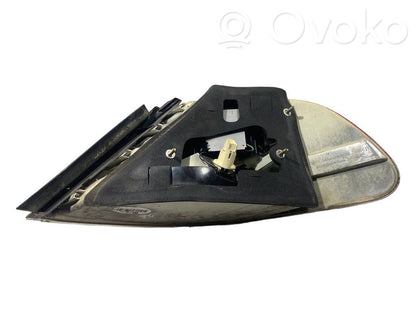 Aizmugurējais lukturis virsbūvē