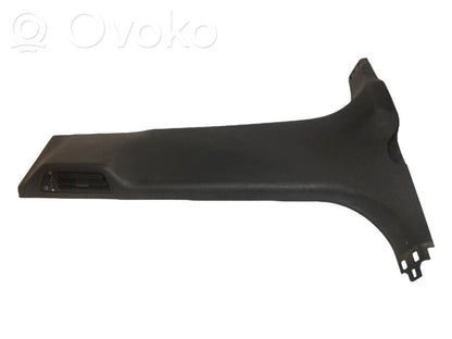 (B) statņa dekoratīvā apdare (apakšdaļa)