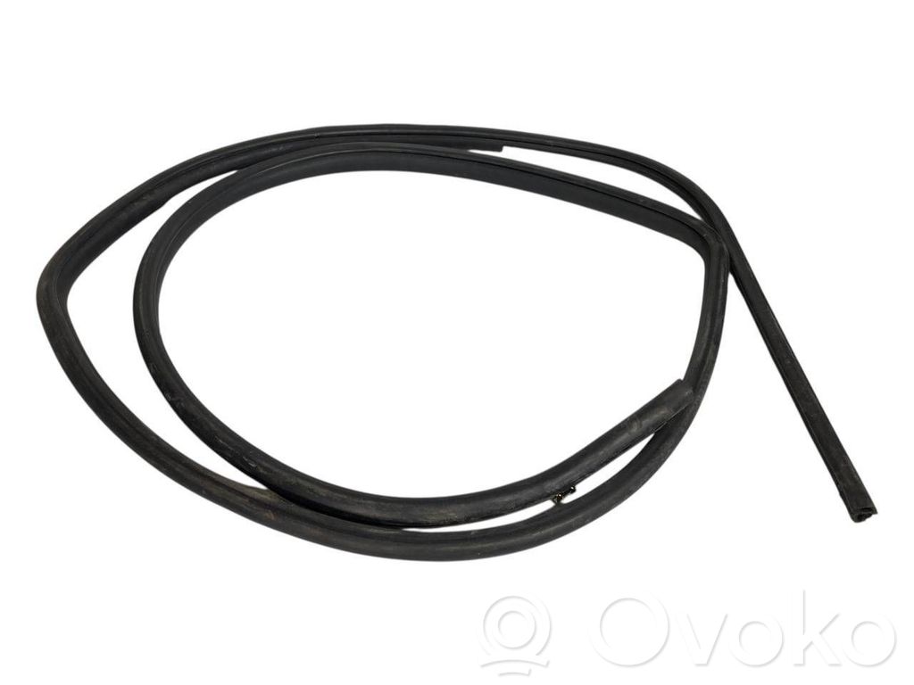 Priekšpusē apdares gumija (virsbūvē)