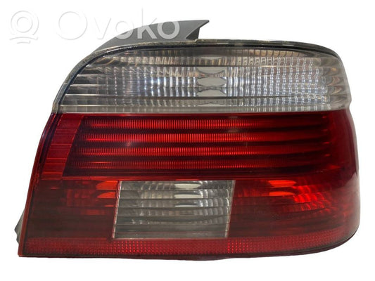 Задний фонарь в кузове