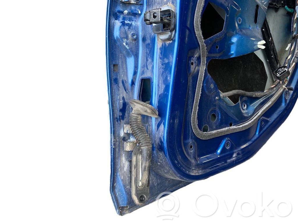 Aizmugurējās durvis