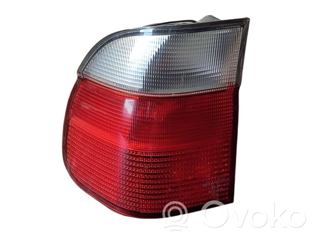 Задний фонарь в кузове