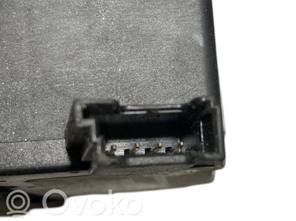 Aizmugurējā pārsega slēdzene