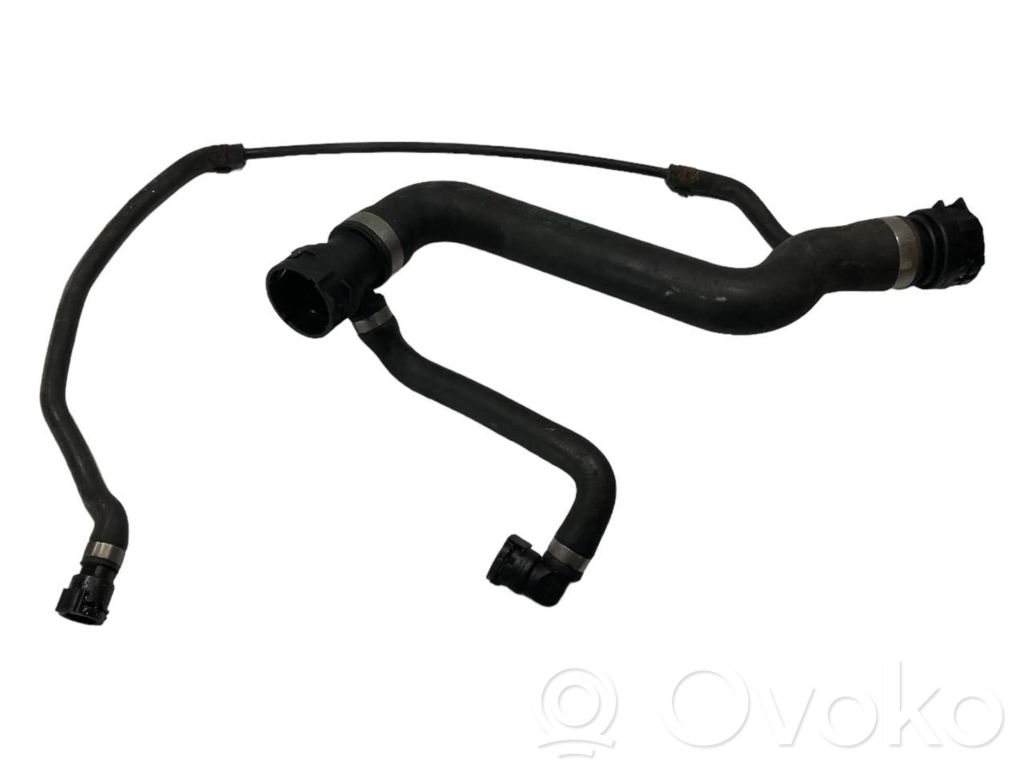 Caurulīte (-es) / šļūtene (-es)