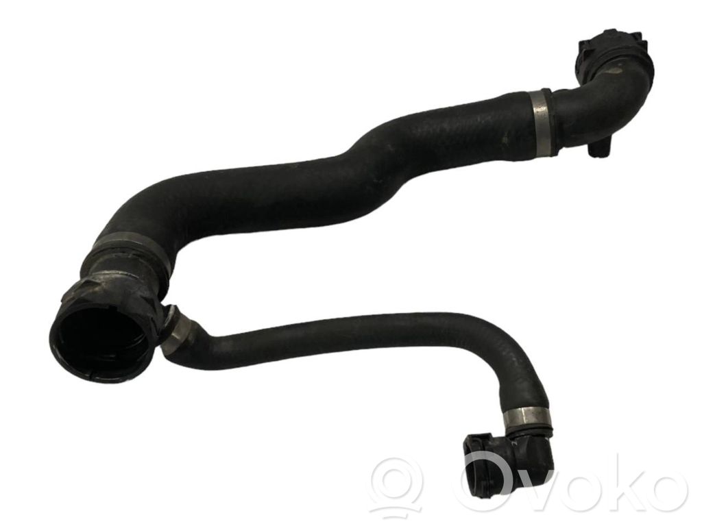 Caurulīte (-es) / šļūtene (-es)