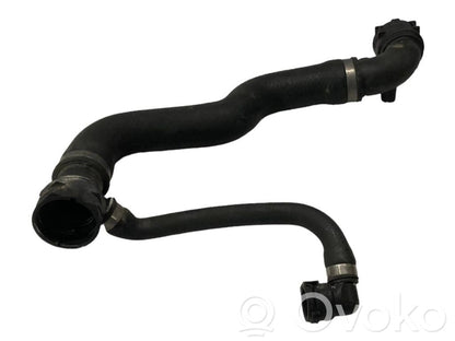 Caurulīte (-es) / šļūtene (-es)