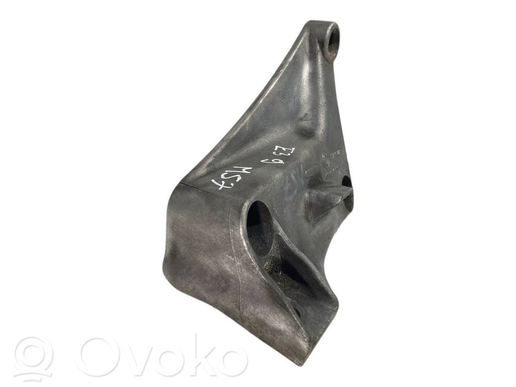 Dzinēja nostiprināšanas stiprinājums-kronšteins