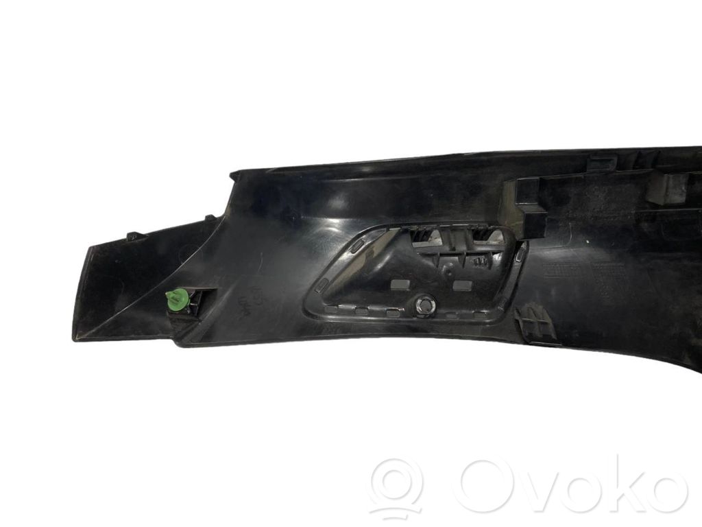 (C) statņa dekoratīvā apdare