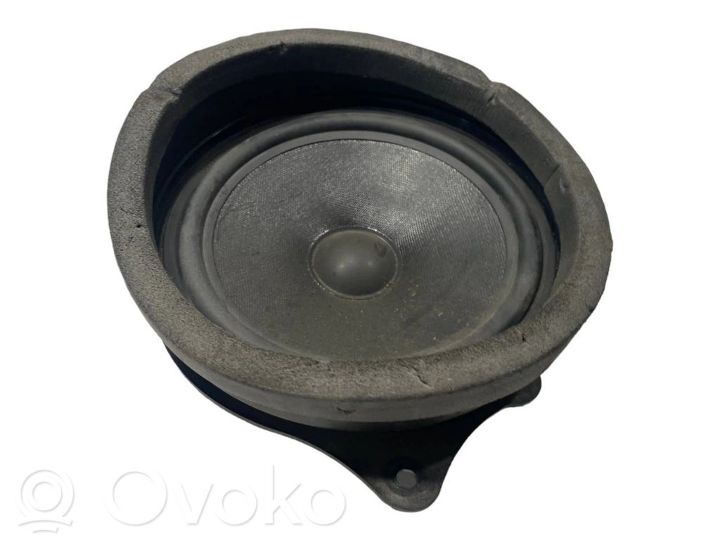 Speaker(s) in the rear door