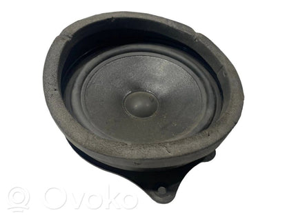 Speaker(s) in the rear door